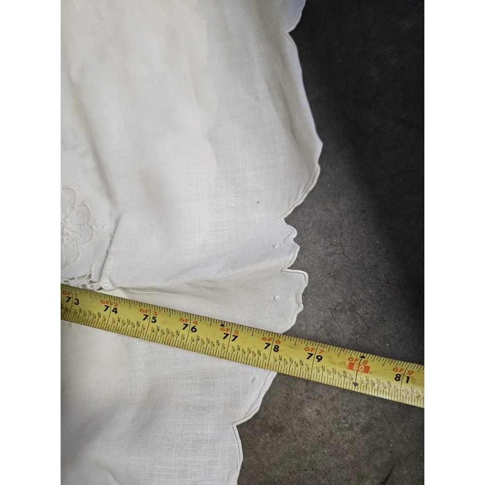 2 Round Antique Table Clothes‎